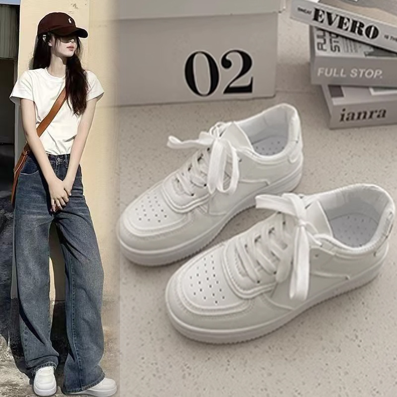 รองเท้าแฟชั่นสตรี ผูกเชือกรองเท้าผ้าใบระบายอากาศได้เวอร์ชั่นเกาหลีน้ำหนักเบาและไม่ลื่นรองเท้าสีขาว