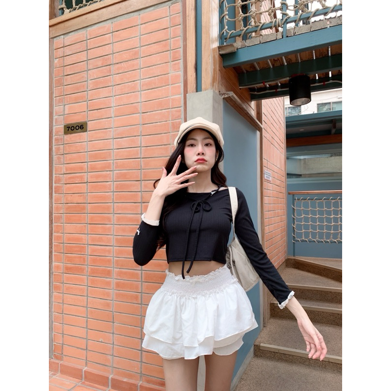 JUDY TOP เสื้อครอปผ้ายืดปาดไหล่ แต่งปกถอดได้