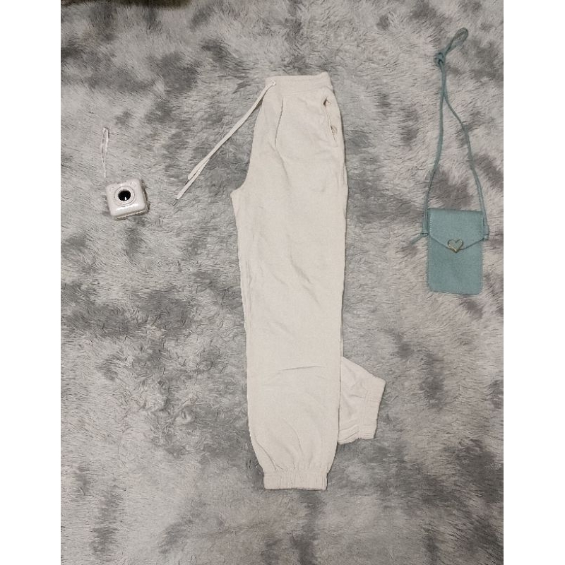 กางเกงสเวตเตอร์ GU มือสอง สีครีม สภาพดี 🌟เอว24-30🌟988⚡