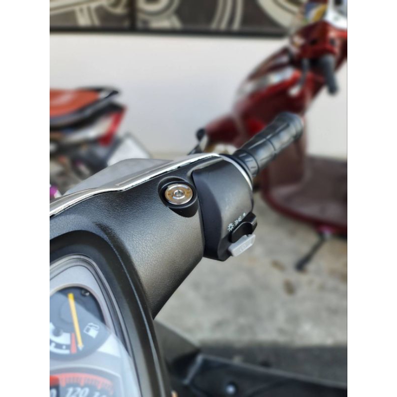 อุดกระจกYamaha Mioลาย ร่องลึก สแตนเลสแท้ราคา(ต่อ 1คู่่)