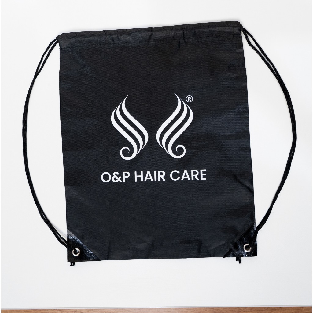 กระเป๋าผ้าร่ม แบบรูดเชือก ผ้ากันน้ำ สีดำ สกรีนโลโก้ O&P Hair Care