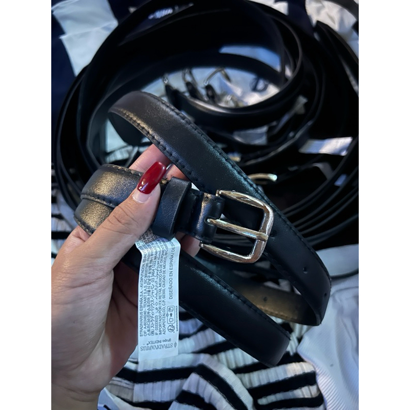 (ของแท้ ) *มีตำหนิ* Stradivarius Belt เข็มขัดสีดำ หัวเข็มขัดมีรอยทุกเส้น