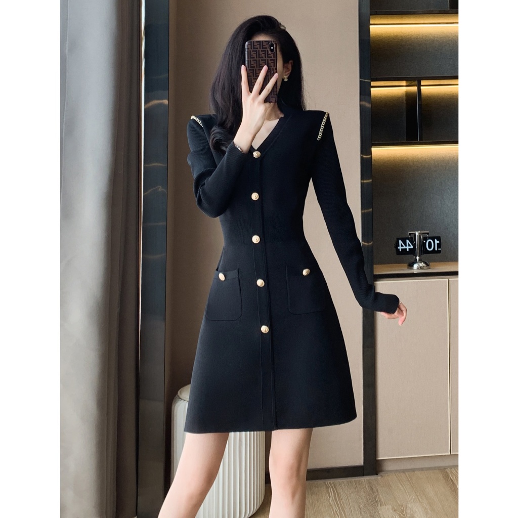【ใหม่】S-4XL เดรสดำวินเทจสไตล์หรูหรา รุ่นใหม่ คอวีช่วยพรางหุ่น เดรสถักนิตติ้ง แฟชั่น ให้ดูผอมเพรียว เดรสสุดเรียบหรู