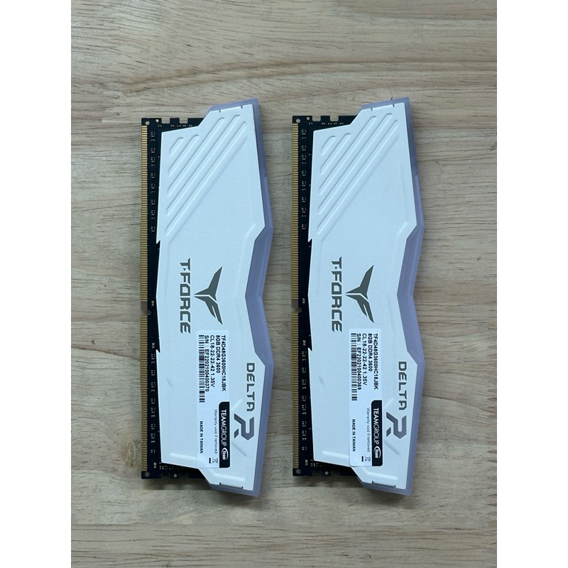 แรม TEAM GROUP T-FORCE DELTA RGB WHITE DDR4 16GB 8X2 BUS3600 มีประกัน