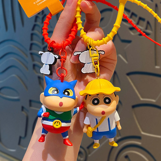 🔥พวงกุญแจ Shinchan [พร้อมส่ง] พวงกุญแจเครยอนชินจัง จี้กระเป๋านักเรียน การ์ตูนอะนิเมะตุ๊กตาจี้