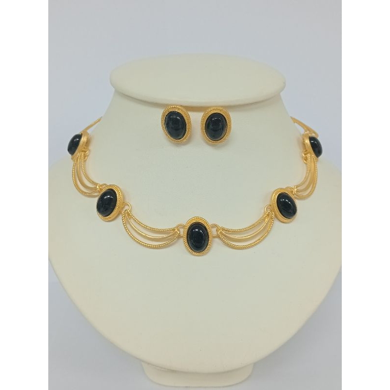 ชุดสร้อยคอพร้อมต่างหูประดับนิลรูปไข่ตัวเรือนทอง24Kgpสีทองอร่ามสวย