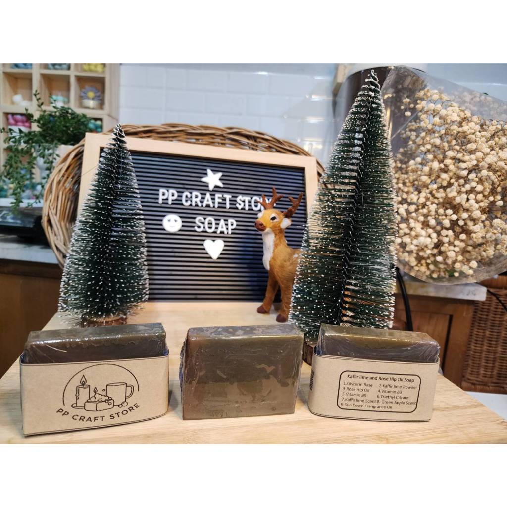 Kaffir lime and Rose Hip Oil Soap  สบู่มะกรูตและน้ำมันยอดกุหลาบ