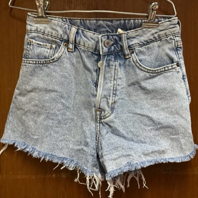 ส่งต่อสภาพงามๆ✨90% กางเกงยีนส์ขาสั้น ZARA H&M ไซส์ EUR36 ค่า☺️