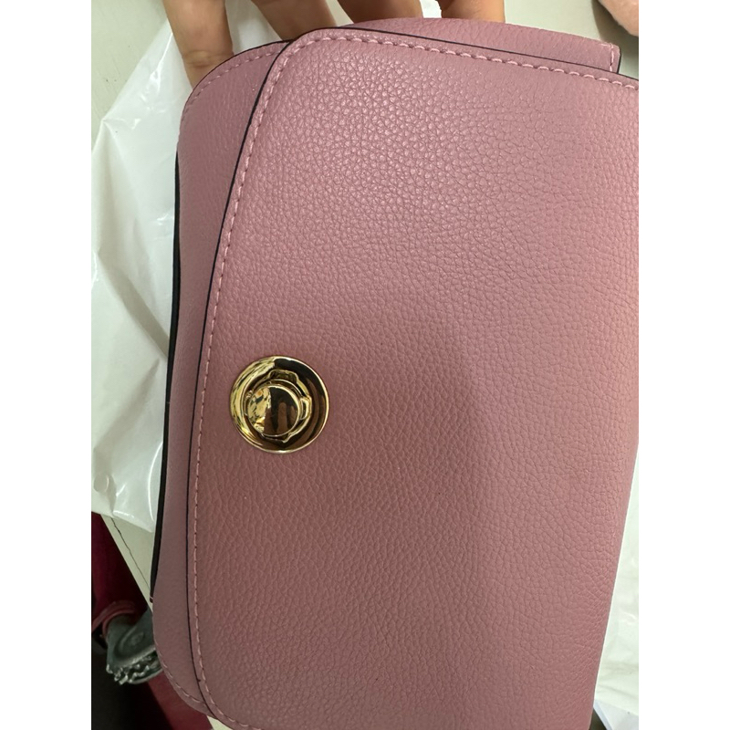 กระเป๋าสะพายข้าง h and m