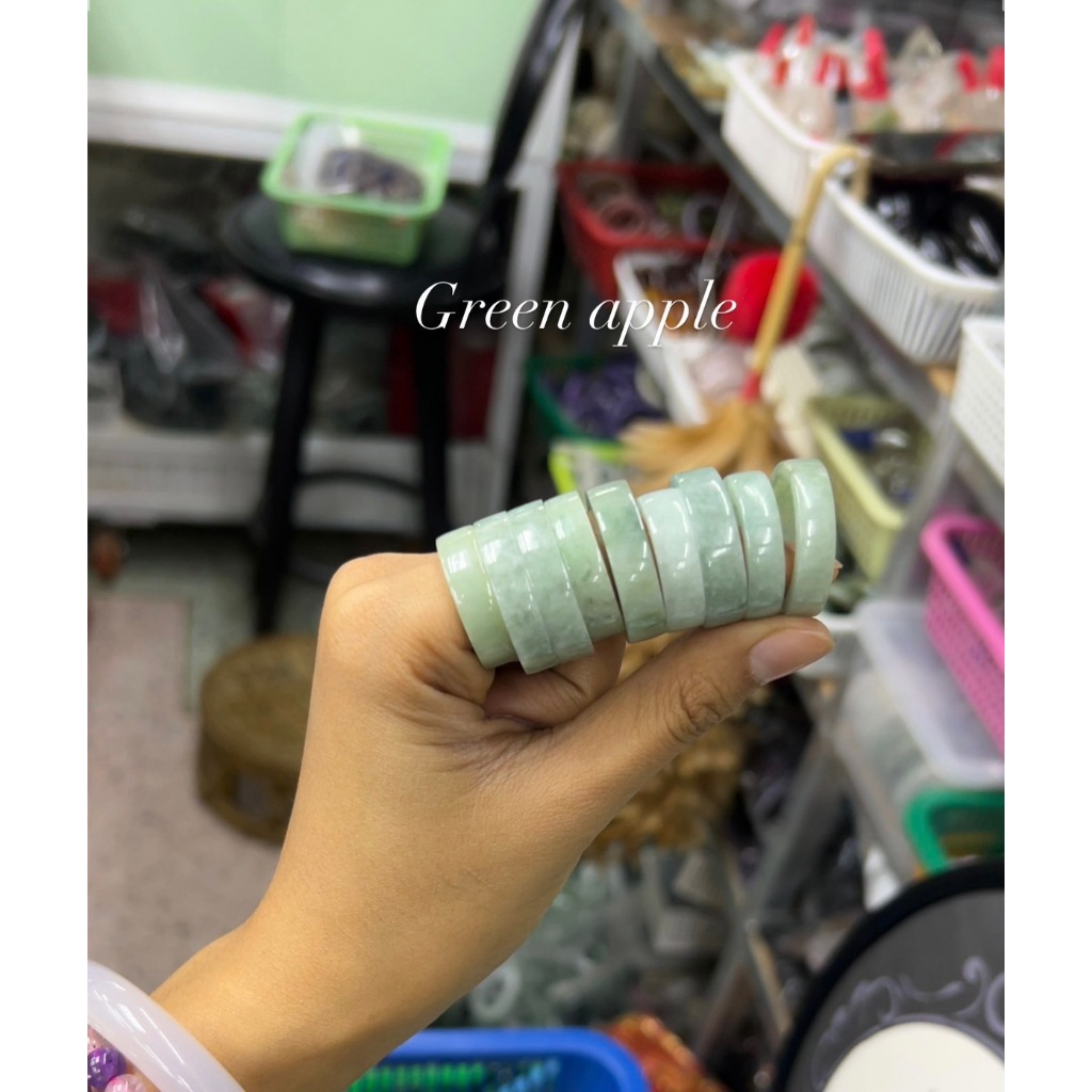 แหวนหยกเจไดต์ ทรงท่อ หน้าเล็ก หน้ากว้างขนาด6-6.5มิล ไซส์51 ถึง 74