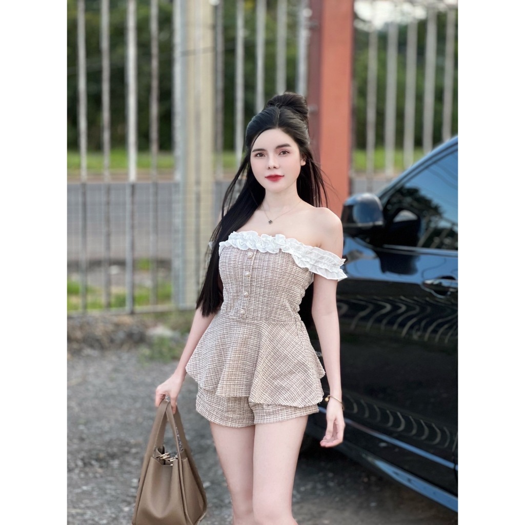 ผ้าพื้นตัวใหม่ ผ้าสวย สีสวยมาก งานเกาะอกปาดไหล่ย้นแขนผ้าพื้นเสริมฟองน้ำสุดน่ารักน่ารัก