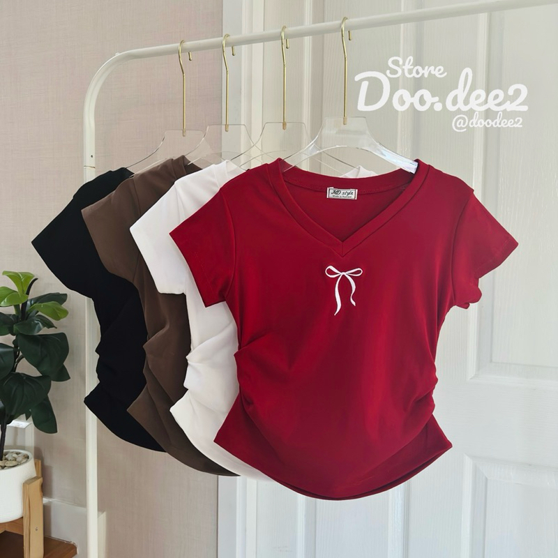 ♦️DOODEE2♦️เสื้อคอวี ปักโบว์ใหญ่ ย่น 2 ข้าง ผ้ายูนิโคล่