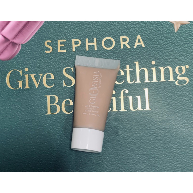 รองพื้นเนื้อทินต์ HUDA BEAUTY GloWish Multi Dew Skin Tint