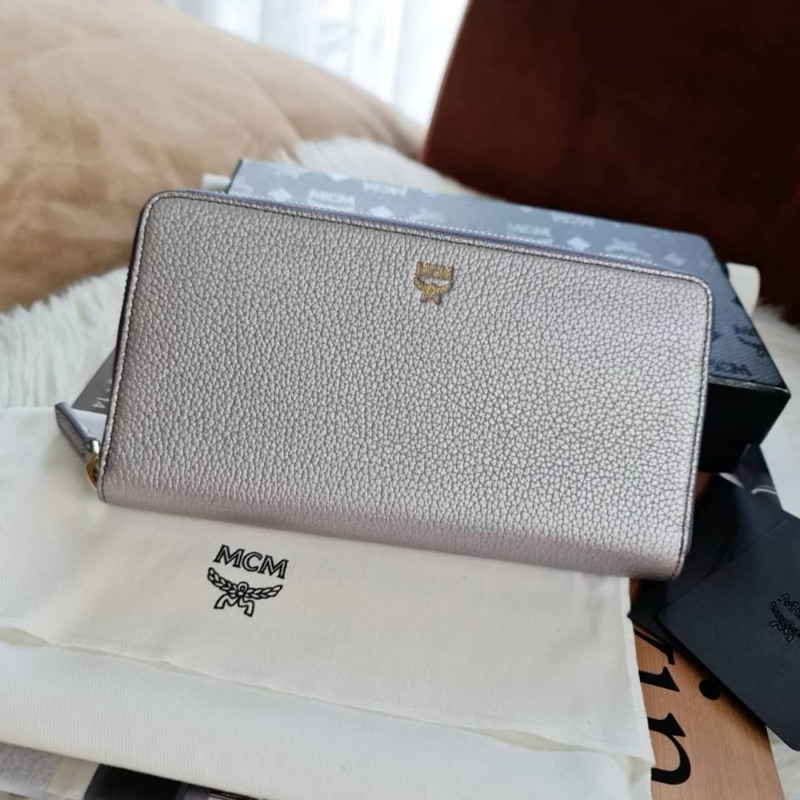 MCM LARGE ZIPPED WALLET
