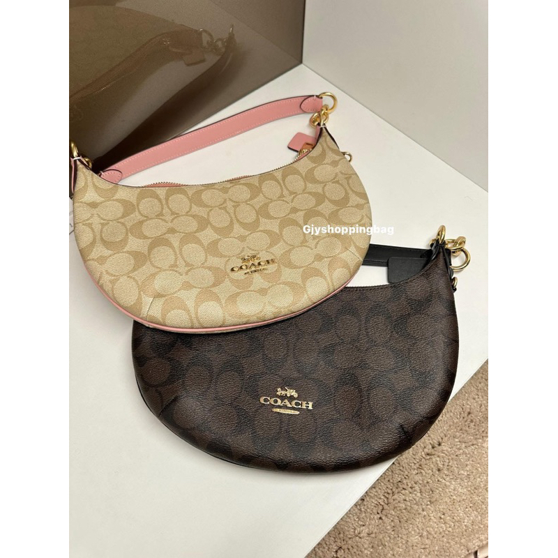 กระเป๋าสะพาย Payton Hobo Bag In Signature Canvas