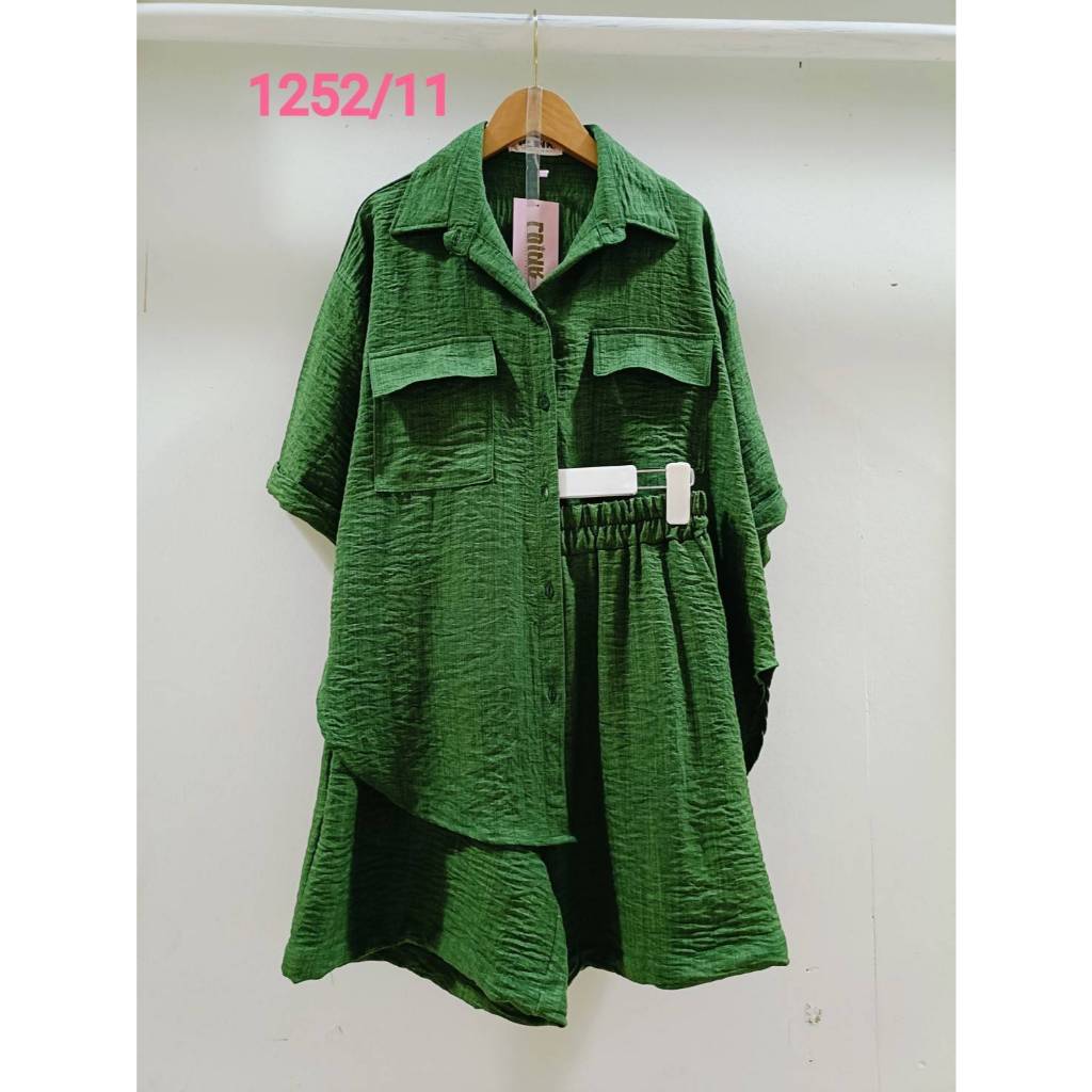 1252/11 สอบถามก่อนสั่งนะค่ะ  ชุดเซ็ท ผ้าไหมสลาฟเบาๆ  อกได้ถึง : 50″   เอว : 27-40″   สะโพก : 46″   กางเกงยาว : 19″