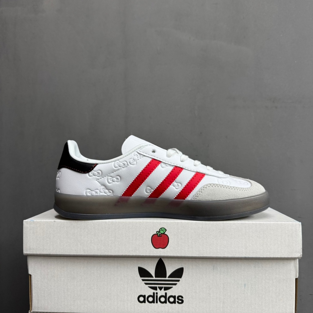 (ของแท้ 100%)  x Adidas Gazelle Indoor Trainers"Hello Kitty And Friends" รองเท้าผ้าใบลำลองและสบายสำหรับผู้ชายและผู้หญิง