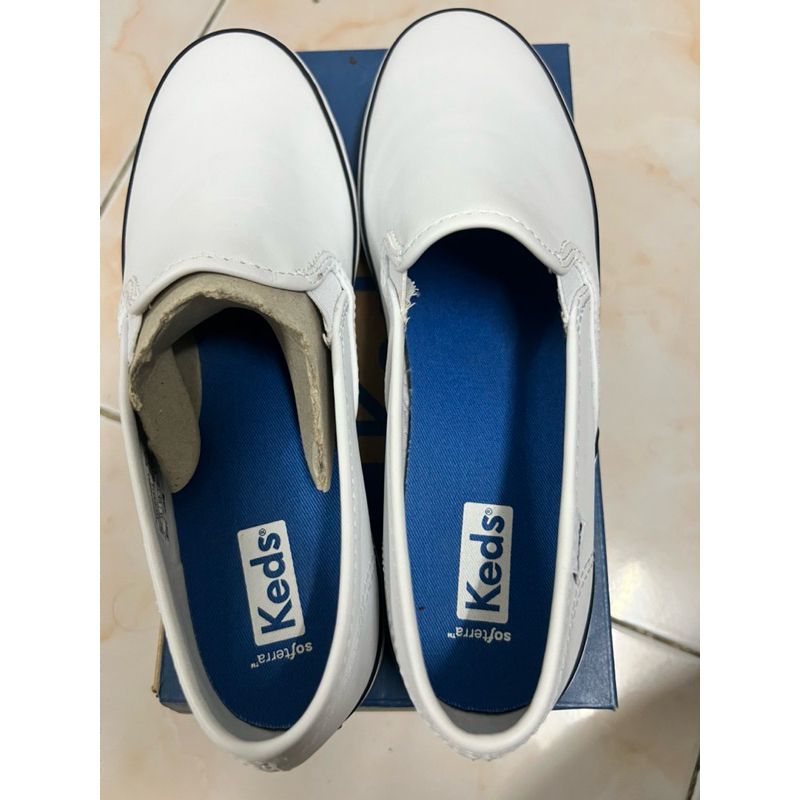 Keds รุ่น Logan Slip On Leather รองเท้าผ้าใบหนัง ผู้หญิง สี WHITE - WH64312