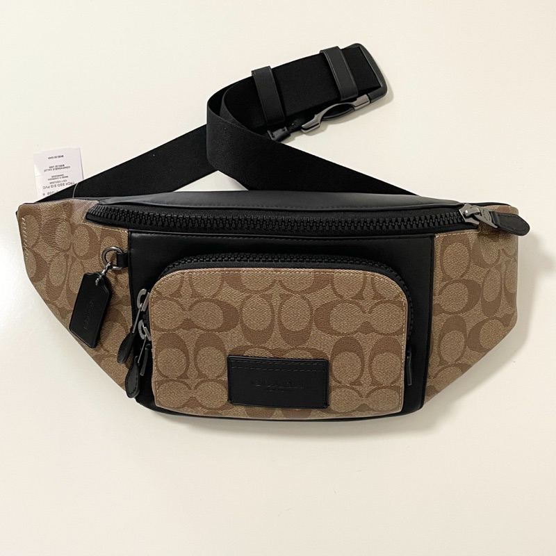 ✴️ แท้ 💯% C3765 Track Belt Bag In Signature Canvas
