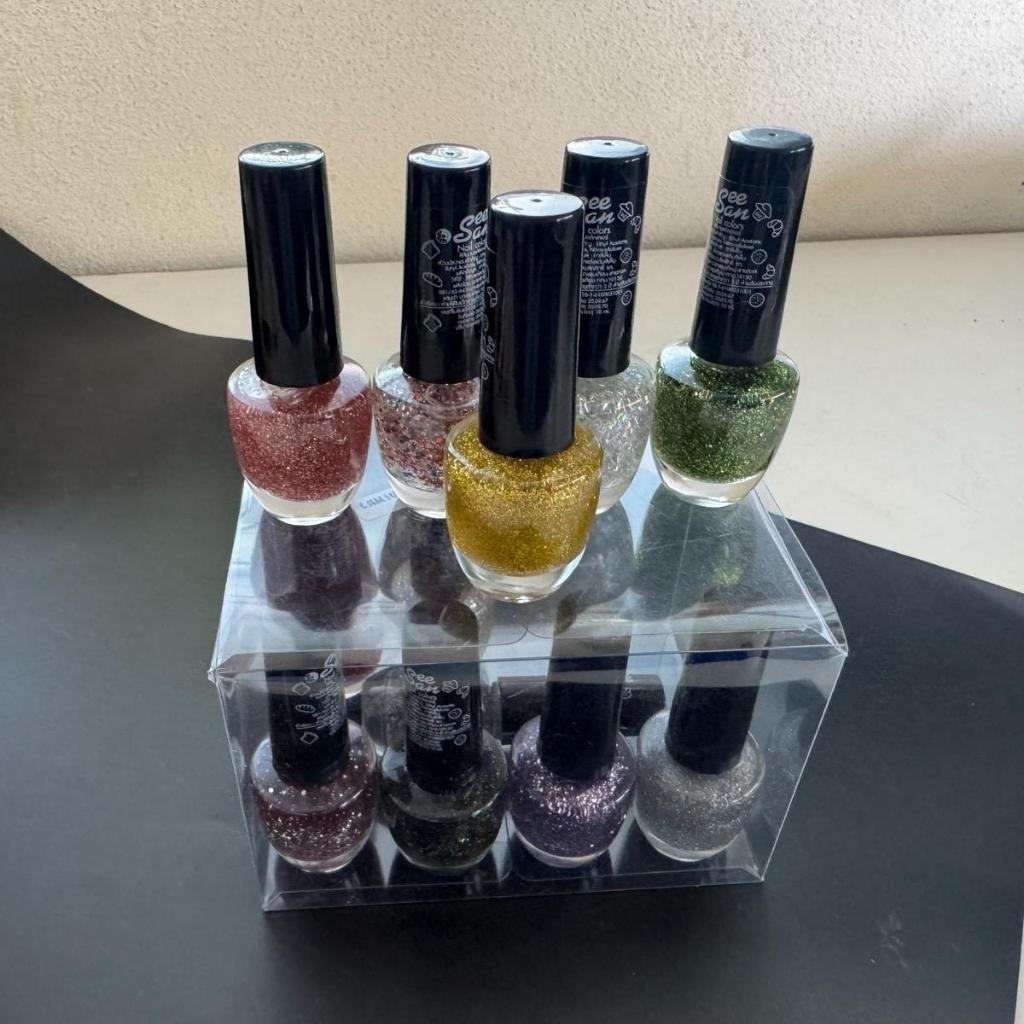 (ยกโหล 12 ชิ้น) No.026  สีทาเล็บกากเพชร สีเคลือบเล็บกากเพชร หนึ่งกล่องมี 12 ขวด  ขวดอาจเปลี่ยนแบบ คละสี มีหลายโทนสี