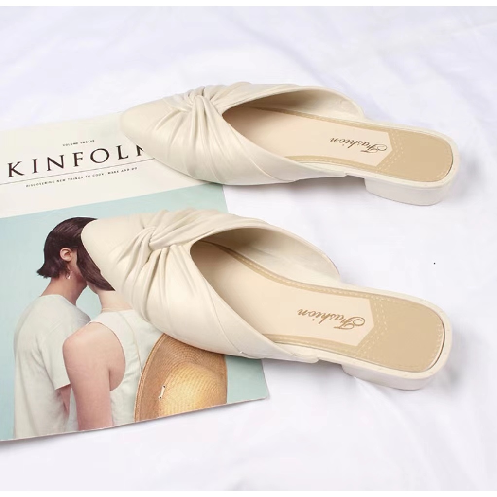 รองเท้าแตะของผู้หญิงใหม่มี3สี ภายนอกสวมใส่แฟชั่น รองเท้าแตะและรองเท้ากันลื่น ด้านล่างนุ่ม รุ่น168