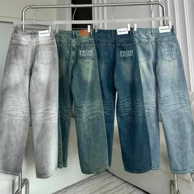 PTJ30209 กางเกงยีนส์ขายาว แต่งกระเป๋าหลัง Peflect PROMTHONG
