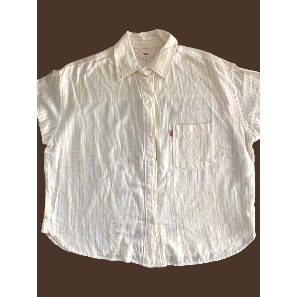 Levi’s เสื้อผู้หญิงทรงครอป ไซส์ xxs อก หน้าผ้า 45 นิ้ว งานชอปแท้💯