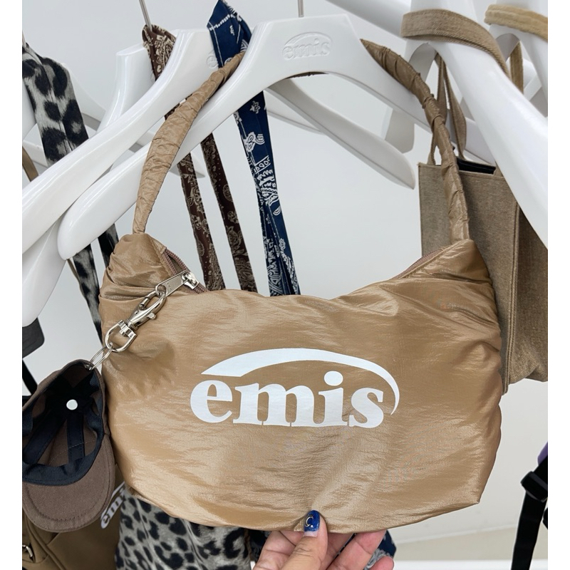 [ พร้อมส่ง🇹🇭 ] กระเป๋า EMIS รุ่น GLOSSY SHIRRING HOBO BAG สี BEIGE แท้💯