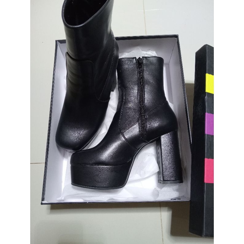 ส่งต่อรองเท้า Villains SF Cylinder Black (สภาพใหม่) รองเท้าบูทแพลตฟอร์มผู้หญิง