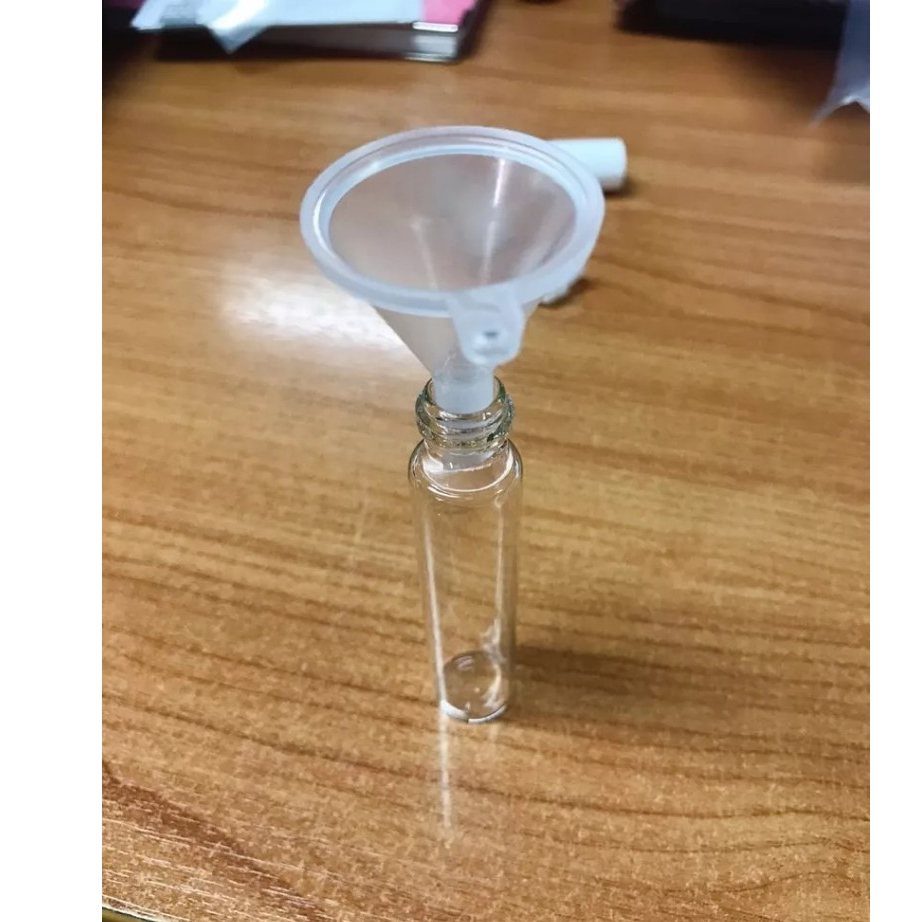 ถูกที่สุดขวดลูกกลิ้ง3/5/10mlแบบแก้วขาวใส หัวโรลออนกลิ้งดี ใส่น้ำมันน้ำหอม รีฟิลเติมได้  พกพาสะดวก