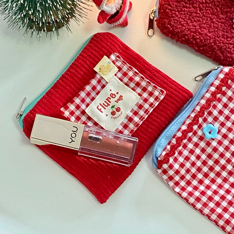 festive collection🎄❣️กระเป๋าสตางค์ใส่บัตร ใส่เหรียญได้ ธีมสีแดงสำหรับเทศกาลคริสมาสต์ flure.bags