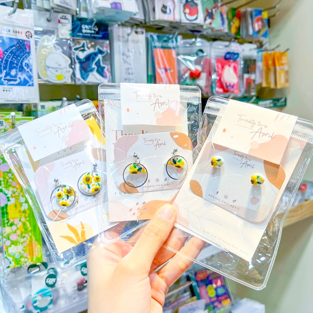 Sunflower Earring 🌻ต่างหูดินปั้น ลาย น้องดอกทานตะวันสีเหลืองสดใส ต่างหูอะไร น่ารักเกินน💕 [Twenty.two