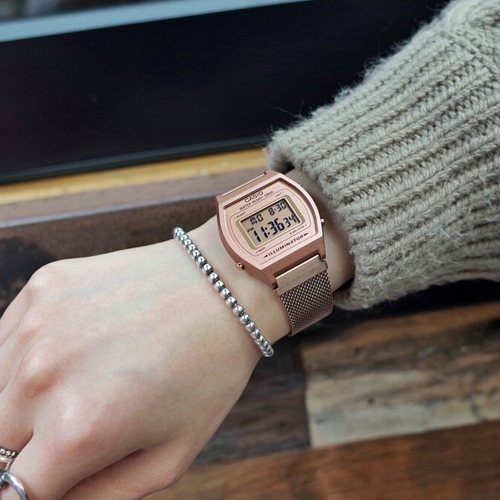 Casio Standard นาฬิกาข้อมือผู้หญิง สายสแตนเลส รุ่น B640,B640WMR-5A,B640WMR-5ADF