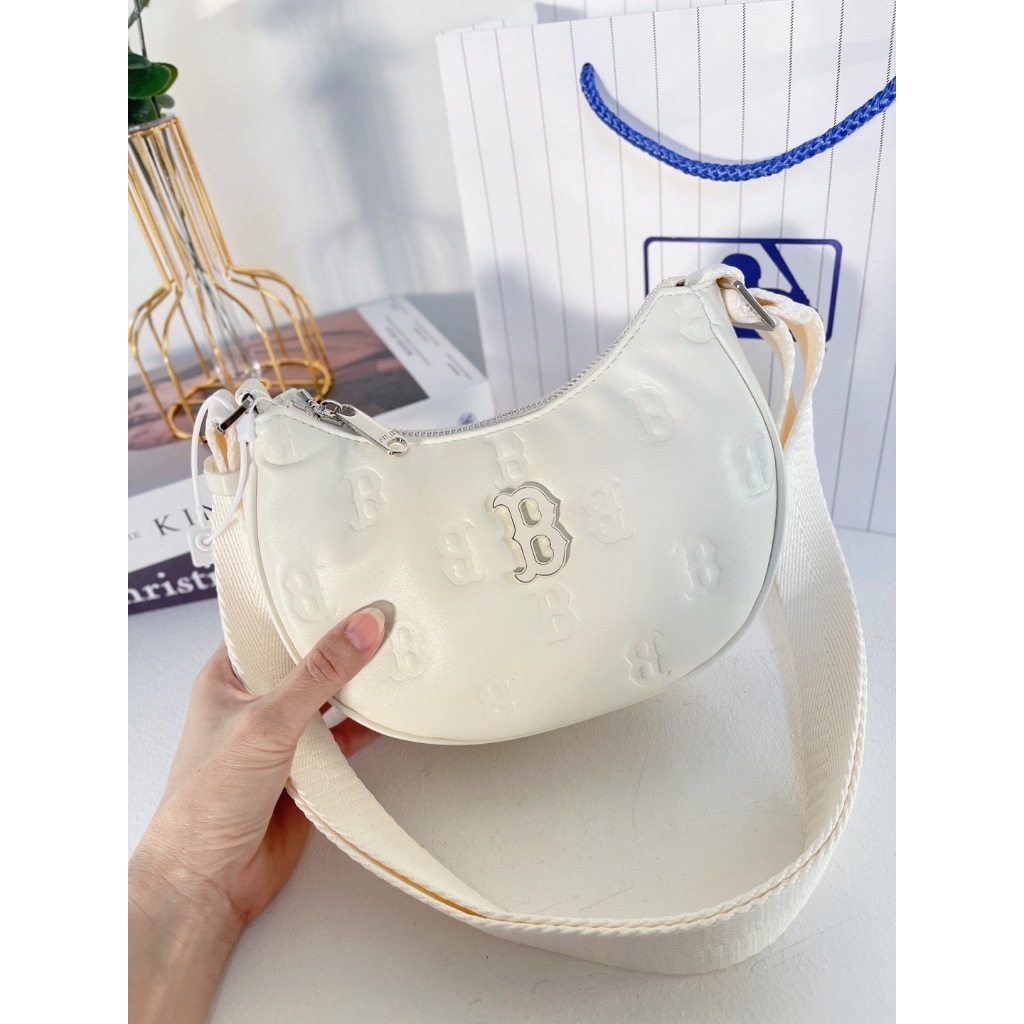 กระเป๋าทรงHoBo แบรนด์MLB NY Yankees Presbyopia Size 8 " สไตล์เกาหลี offSale 60-70%