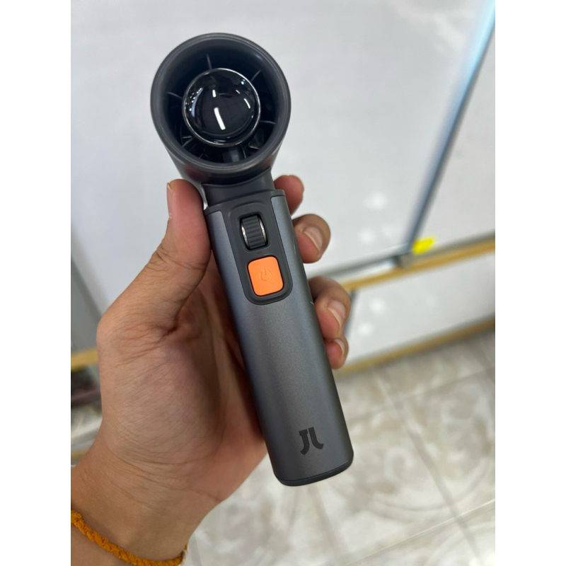 มือ 2 jisulife ultra 1 มีตำหนิตามรูป ใช้งานปกติ  ชาร์จได้ปกติ อุปกรณ์ มีตัวเครื่อง  สายชาร์จแถมให้