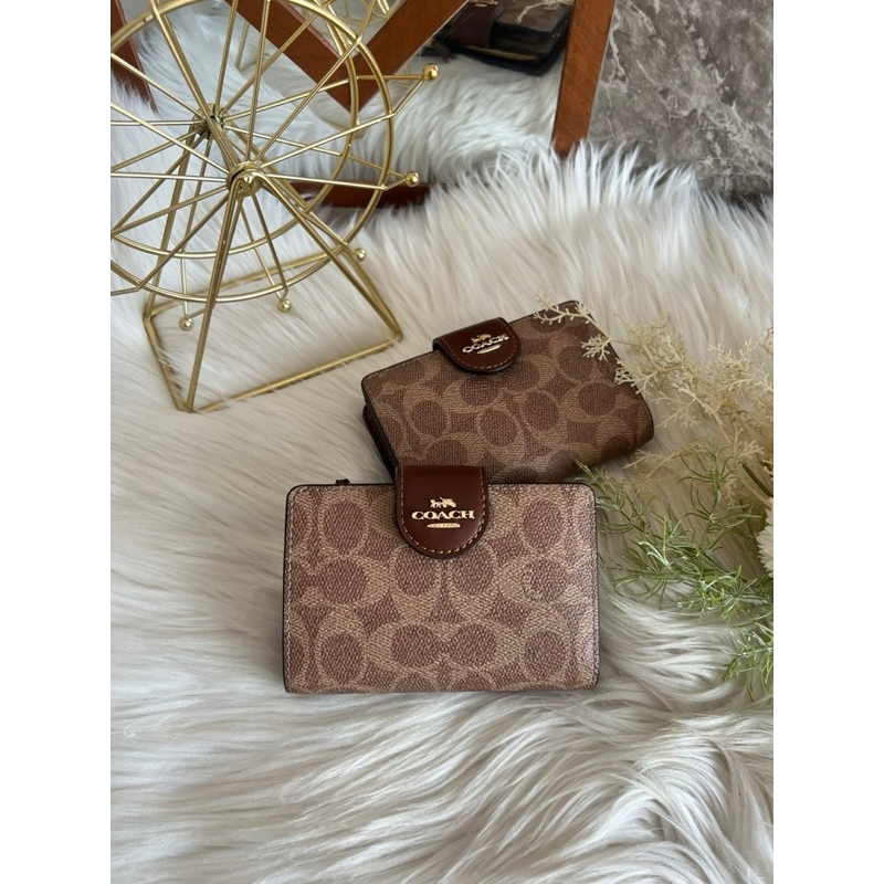 ⭐️ทักแชทก่อนสั่งซื้ิอ⭐️ 💥มี 2 สี💥 Coach Medium Corner Zip Wallet In Signature Canvas (CW786)