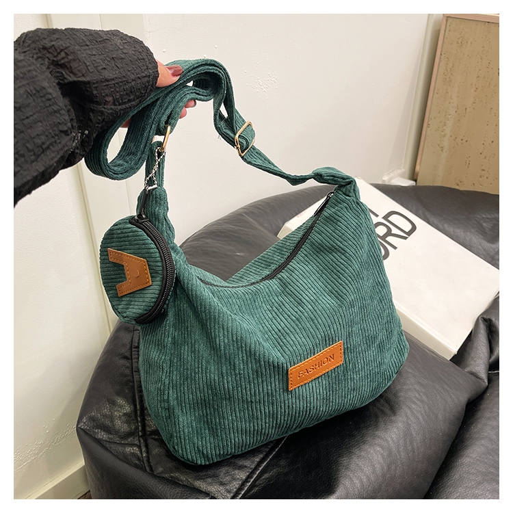 B-1504🔥กระเป๋าสะพายข้าง ผ้าลูกฟูก สไตส์นี้เท่มาก แฟชั่นฤดูใบไม้ผลิ กระเป๋านาดใหญ่จุของได้เยอะ เข้ากับทุกการแต่งกาย 6สี