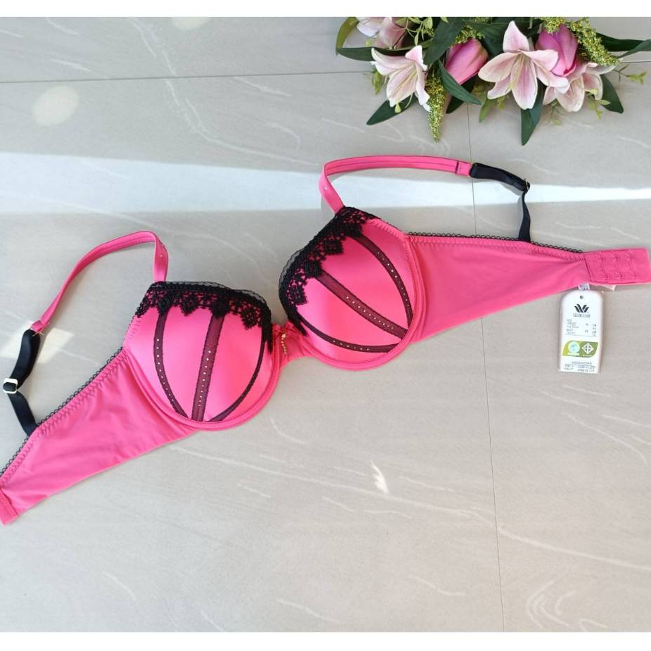 Wacoal Glam  WD3032 บราแต่งลูกไม้ ประดับเพชร