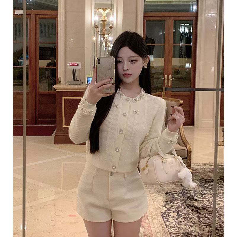 [Sheing office] พร้อมส่ง เสื้อสเวตเตอร์คอกลมผู้หญิง เสื้อคาร์ดิแกน น้ำหอมขนาดเล็ก เสื้อกันหนาวอารมณ์มุก