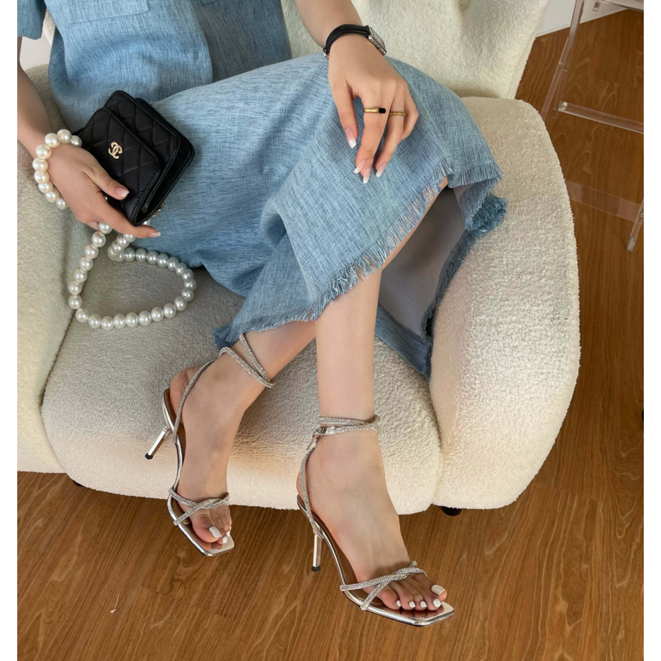 *รุ่นอัพเกรด*รองเท้าส้นสูงสายเพชรคริสตัล พันรอบขา 2 รอบ สูง 3.5 นิ้ว งานเกรดพรีเมี่ยมสุดพร้อมกล่อง *พร้อมส่งในไทย* P149