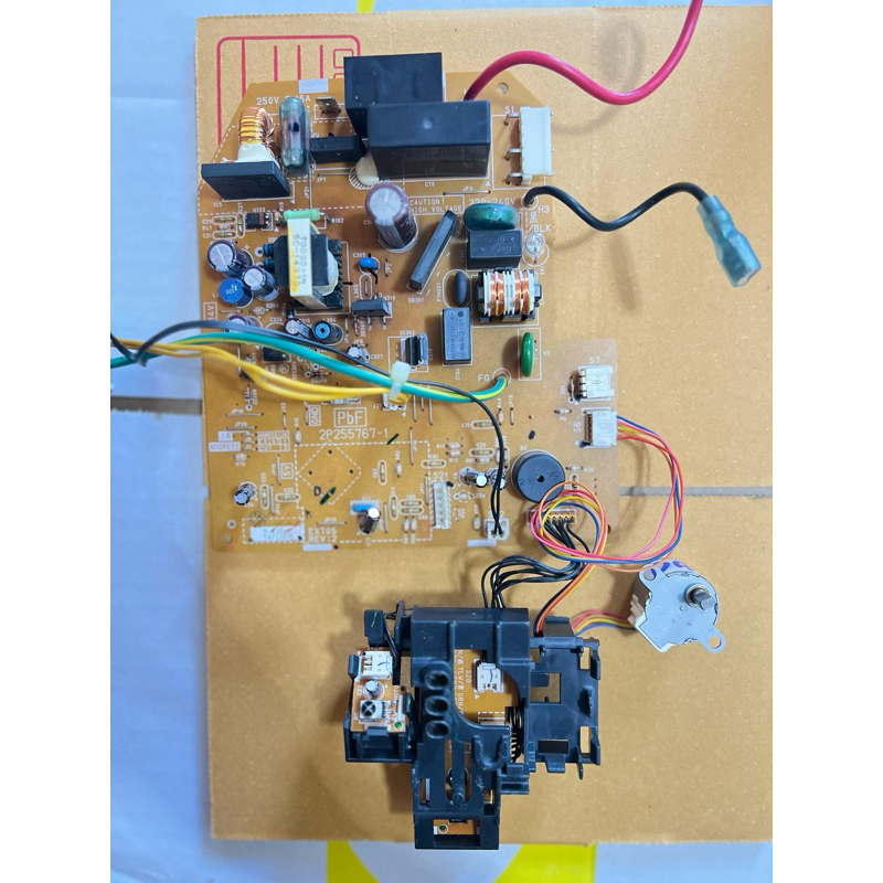 แผงวงจรแอร์ Daikin 4009402 (L) แผงวงจรคอยล์เย็นแอร์ไดกิ้น FTE09NV2S, FTE12NV2S
