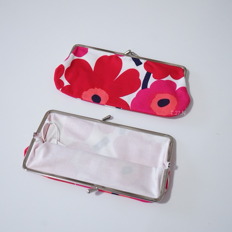พร้อมส่ง Marimekko Silmälasikukkaro Mini Unikko bag ของแท้100% กระเป๋าใส่ของ ใส่เงิน เครื่องสำอางค์