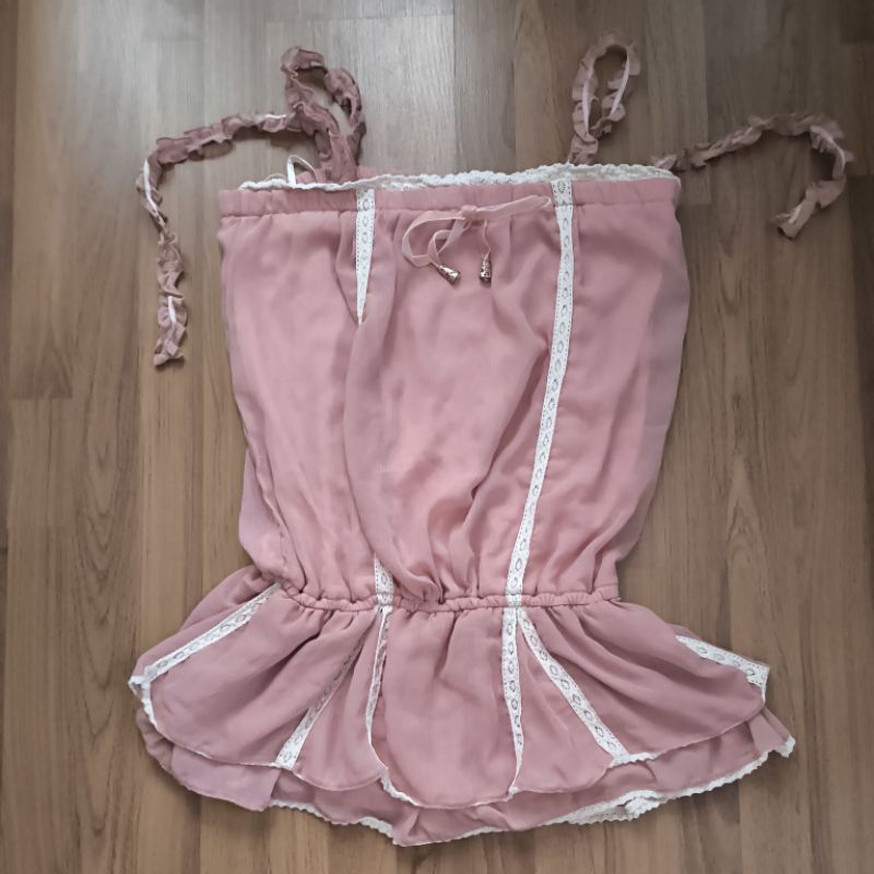 จั้มสูท ขาสั้น ญี่ปุ่น lizlisa freesize มือสอง ผ้าชีฟอง ซับในทั้งอย่างดี สีชมพูน่ารัก ตำหนิ ยางสม็อค