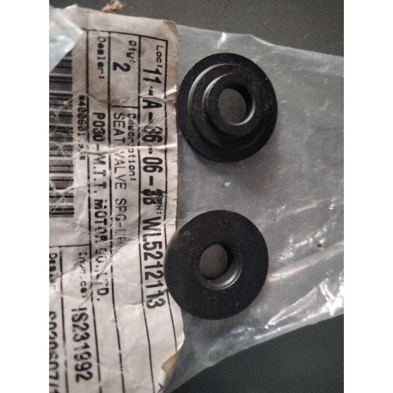 แหวนรองสปริงวาล์วตัวบน mazda fighter และ ford ranger ของแท้เหลือ 2 ตัวตัวละ 200 บาท 097-234-3670