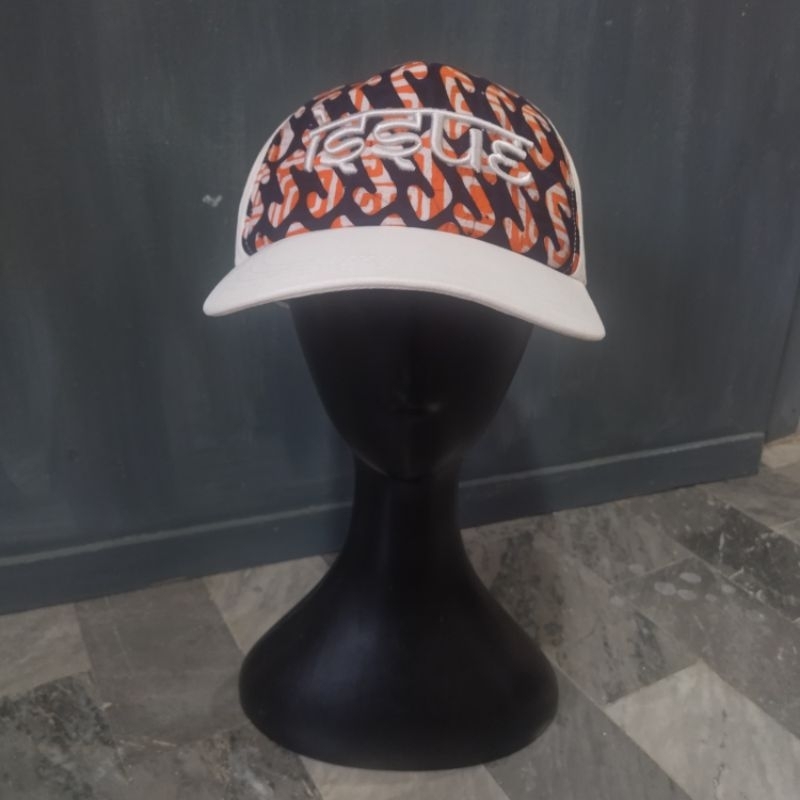 หมวก ISSUE อิชชู่ ยังไม่ผ่านการใช้งาน สีขาว ฟรีไซส์ ปรับระดับได้ ของแท้100% ราคาปกติ 1,990.-