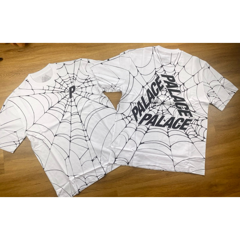 ใหม่พร้อมส่ง ของแท้ เสื้อยืด Palace Skateboards Tri-Web White Tee