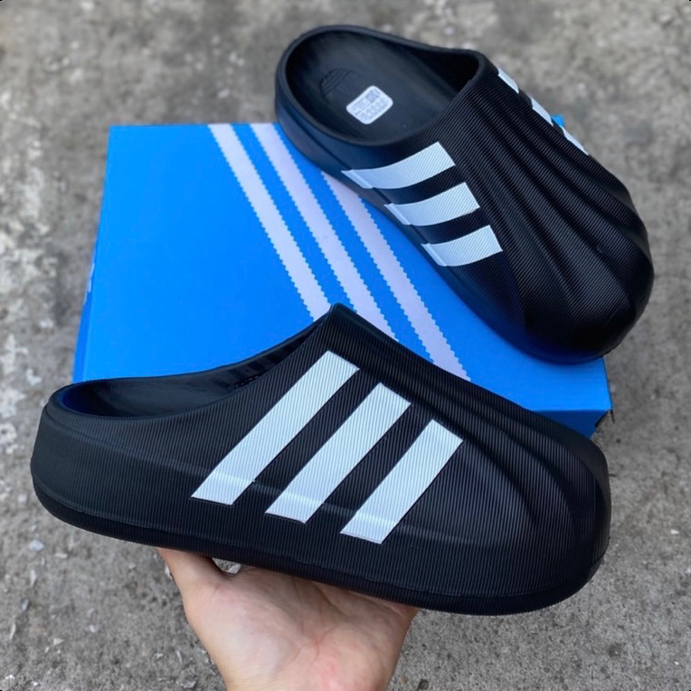 Adifom Mule ของแท้ 100% รองเท้าแตะ แบบลำลอง มาใหม่สุดฮิต ใส่ได้ทุกเพศ มีส่วนลดราคา