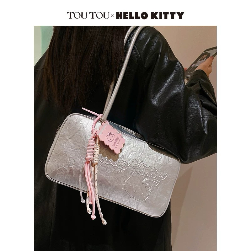พร้อมส่ง♡ TOUTOU x Hello Kitty กระเป๋าสะพาย shoulder bag🎀 silver (ใช้โค้ดลด 30%) จากช็อปแท้💯