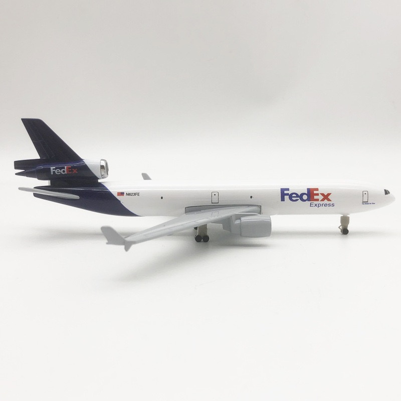 [20cm] โมเดลเครื่องบินFedEx MD-11.ทำด้วยเหล็ก มีล้อ มีล้อและขาตั้งโชว์ สวย งานละเอียด - ของขวัญ ของสะสม ของเล่น ตั้งโชว์