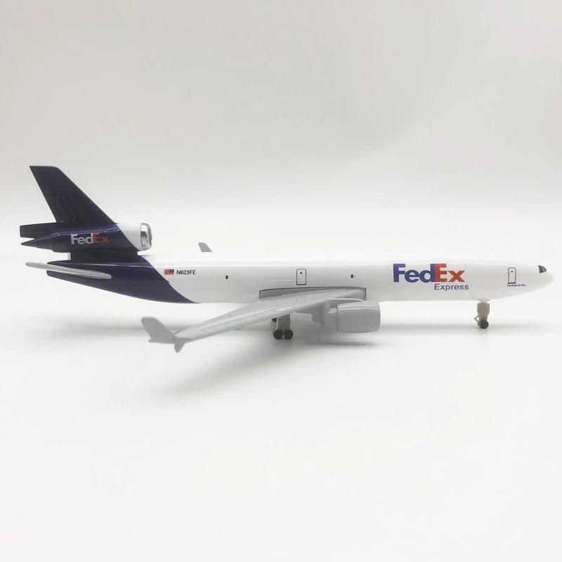 [20cm] โมเดลเครื่องบินFedEx MD-11.ทำด้วยเหล็ก มีล้อ มีล้อและขาตั้งโชว์ สวย งานละเอียด - ของขวัญ ของสะสม ของเล่น ตั้งโชว์